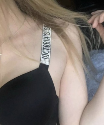 Живу в Москве и готова подарить тебе незабываемые моменты наслаждения. У меня множество услуг, которые удовлетворят даже самые сокровенные фантазии. Со мной ты погрузишься в мир настоящего удовольствия: эксклюзивный эротический массаж, связывание, ролевые игры и многое другое. Мои фото настоящие, без ретуши, полностью отражающие мою бесподобную внешность и сексуальность. Отзывы моих довольных клиентов говорят сами за себя. Так что не упусти возможность провести время со мной, и ты поймешь, что я лучшее, что может произойти с тобой в Москве. Жду твоего звонка! 😘 6340, 21 год